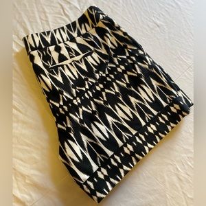 Woman’s casual shorts size 4 by Apt9. Flawless